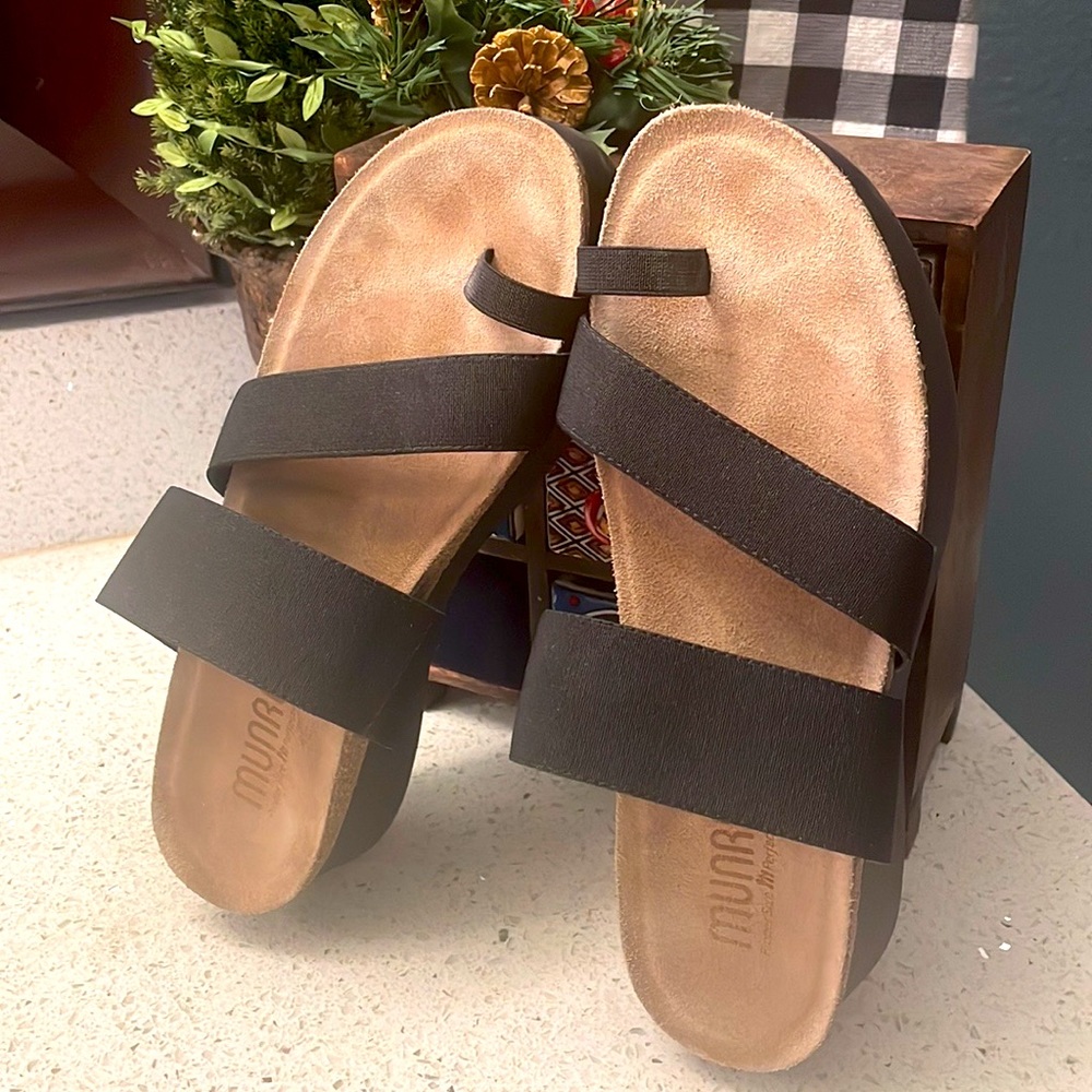 Munro American Sandals | Size 8 Narrow